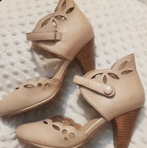 Miz Mooz Cream Heels with Cutout Design